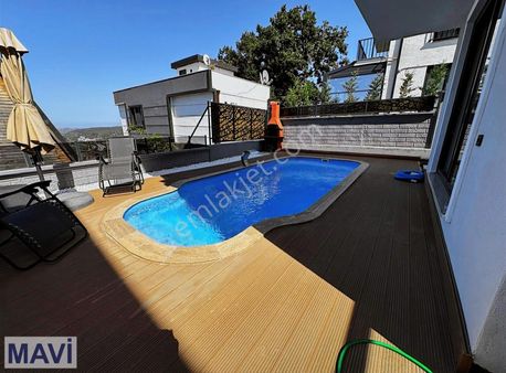 Remax Mavi'den Göl Manzaralı Havuzlu Müstakil Villa