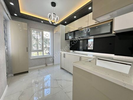 Keçiören Bademlik'de Cadde Üzeri Pazar Yakını Full Yapılı 3+1