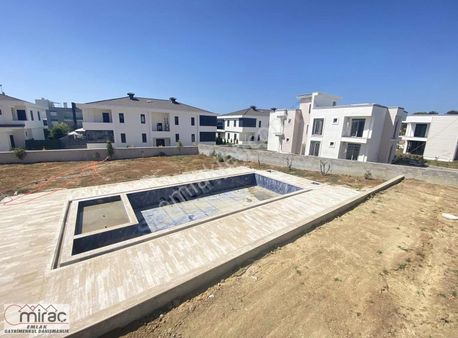 Sorgun Mahallesinde 3+1 140 M2 Havuzlu Geniş Ve Ferah Daire