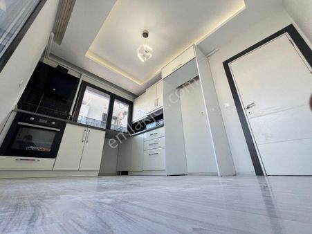 Akçay Oya Gayrimenkul'den İkizçay'da Ara Kat Ön Cephe Geniş 2+1 Daire