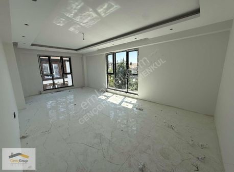 *genç Grup* Bulvar,yakını Özel Garaj'lı,e.banyolu Çok Geniş 3+1.