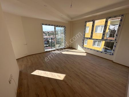 Satılık Aydın Kuşadası Kadınlar Denizi Mah.mükemmel Lakosyona Sahip 2+1 Daire