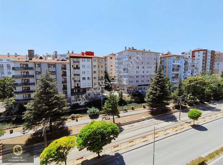 Sarılar Gayrimenkul'den Cadde Üzeri Fırsat Satılık 3+1 Daire