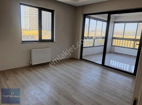 215 M² Geniş Ve Konforlu Lüks Sıfır 5+1 Daire Ana Yola 700m.