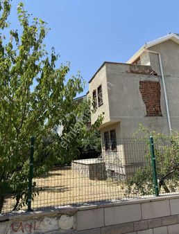 Eymir Villalarında Satılık Köşe Parselde Villa