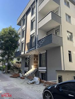 Evgör Emlak'dan Metrobüse Ve E-5 E Çok Yakın Satılık Daire