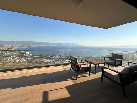 Kuşadsı’nın En Prestijli Projesinde Eşsiz Manzaralı Full Eşyalı 3+1 Rezidans