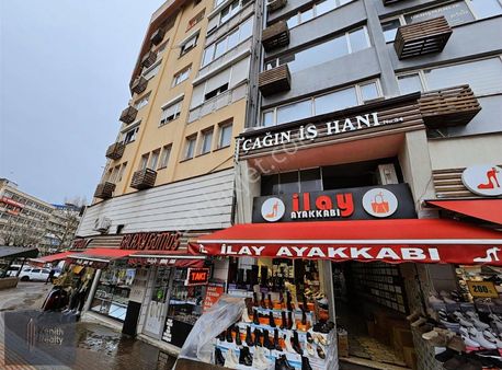 Şehreküstü Meydanında Çağın İş Hanında Satılık Ofis