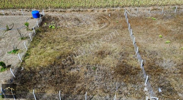 Silivri Fenerköyde 804m2 Tepe Konumunda Köye Yakın Satılık Tarla