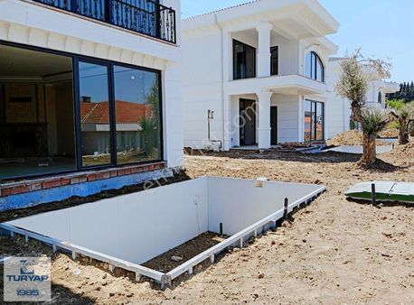 Turyap'dan Karamürsel'de Deniz Manzaralı Havuzlu Lüks Villa