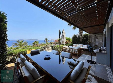 Seba Mare'de Loft 4+1 Full Deniz Manzaralı En Ön Sıra Daire