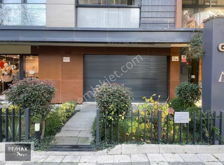 Caddebostan İşlek Lokasyonda Devren Kiralık Dükkan