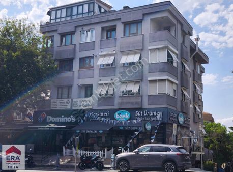 Acıbadem Caddesinde Bakımlı 3+1 Kiralık Daire