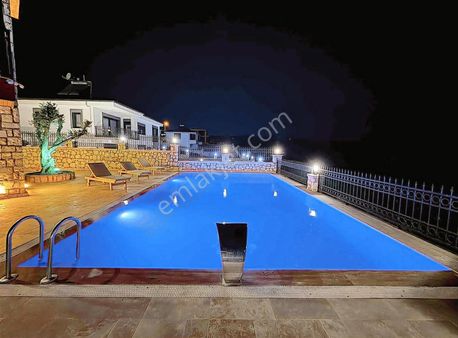 Tarihi Antikalarla Donatılmış İçi Dışı Taş Özel Villa