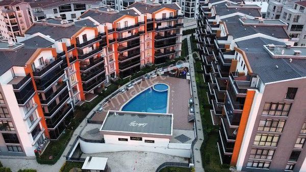 Akçalar Lake City 'de Göl Manzaralı Satılık 3+1 Dubleks Daire