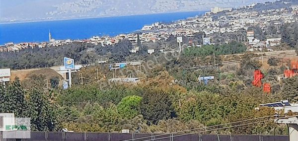 Urla Da Müstakil Bamboo Avm Arkasında