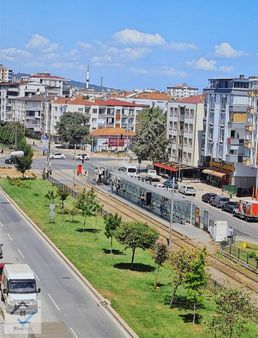 Ömürevleri Tramvay Durağında Her Katta Tek Daire Geniş 3+1