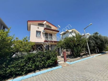 Davutlar Sahilinde Havuzlu Site İçerisinde 4+ 1 Tripleks Yazlık