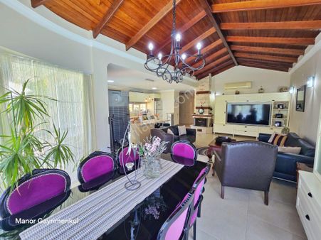 Kuşadası Değirmendere Mah. Mimarisi İle Göz Dolduran Villa