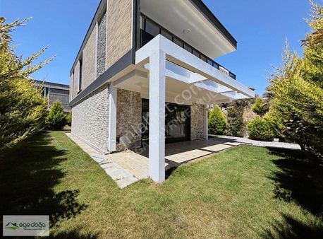 Kuşadası Davutlar 4+1 Tek Müstakil Özel Havuzlu Satılık Villa