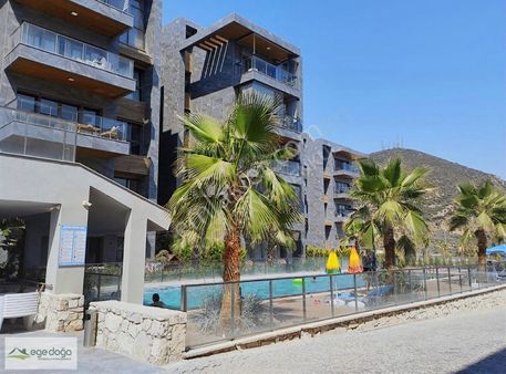 Kuşadası Ege Mah Lüx Havuzlu Otaparkli Site Arakat Satılık 2+1