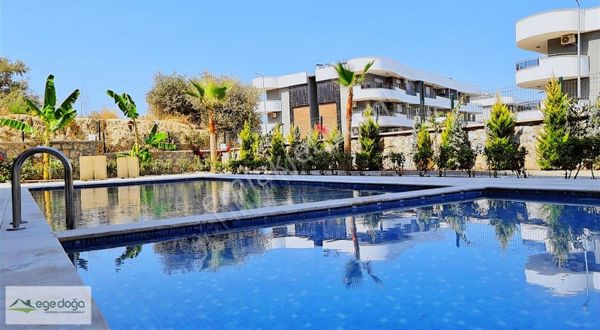 Kuşadasında Havuzlu Sıfır Tek Blok Arakat Son 2+1 Daireler