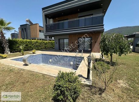 Kuşadası Güzelçamlı 4+1 Full Eşyalı Özel Havuzlu Satılık Villa