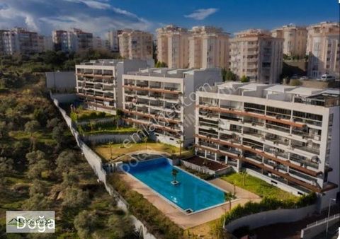 Kuşadası Merkezde Güvenlik Havuz Otapark 5+2 Dubleks Daire