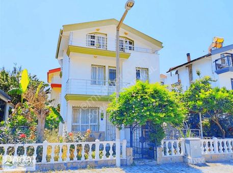Kuşadası Sitelerde Plaja Yakın Müstakil Havuzlu Site Satılık Vil
