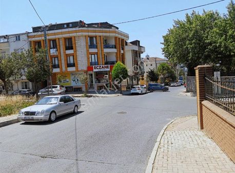 Halkalı Kavaklıda Cadde Üzeri Düz Giriş Büro Ofis Katı.