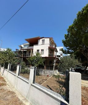 Gözütok Mimarlık Emlak 'tan Denize Yürüme Mesafesinde 4+1 Tripleks Villa