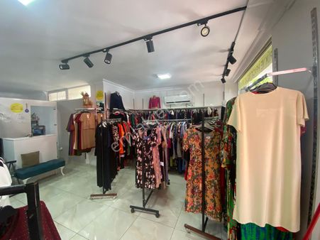 Prestij'den Cumhuriyet'te Sosyete Pazarına Yakın 3 Adet Dükkan