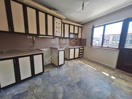 Yaman'dan Bolvadin Çarşı Merkezde Kiralık 2+1 Daire