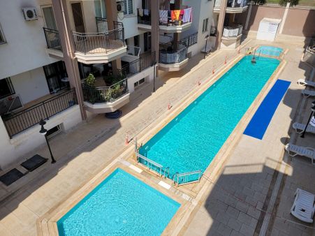 Didim Efelerde Havuzlu Sitede 3+1 Açık Mutfak Daire