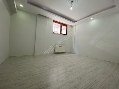 Avrupa Emlaktan Esenler Dörtyol Yakın Menderes Mh 90m²2+1 Bahçe Kat,7 Yıllık,tek Daire Üzeri,iskanlı