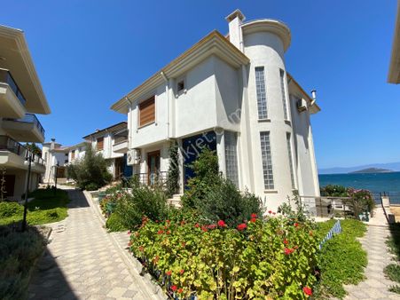 Ayvalık'ta Denize Sıfır, 3+2 Satılık Tripleks Müstakil Villa