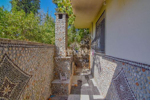 Kuşadası Camiatik Mahallesi'nde Satılık Geniş 3+1 Daire