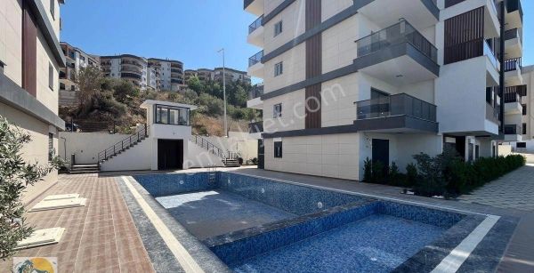 Kuşadası Değirmendere’de Deniz Manzaralı 2+1 Satılık Daire