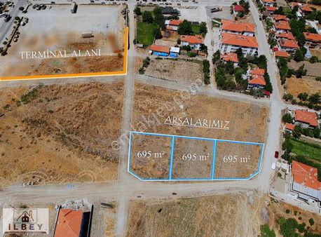İlbey// Şuhut- Kapalı Pazar Yeri Yanında 695 M² Yan Yana Üç Arsa