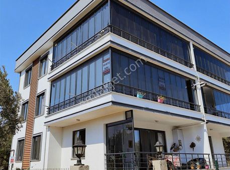 Duru Emlak'tan Cumhuriyet Mahallesi'nde Ara Kat, Eşyalı