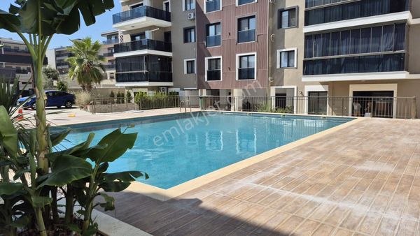 Kuşadası Merkezde Satılık 2+1 Sıfır Daire – Güney Cephe, Doğalgazlı Yerden Isıtma, Bahçe Kullanımlı