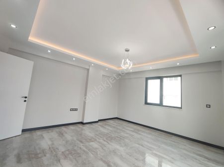 Kz Grup'tan Kayıhan'da Satılık Sıfır Binada Arakat 3+1 Balkonlu Ön Cephe Daire