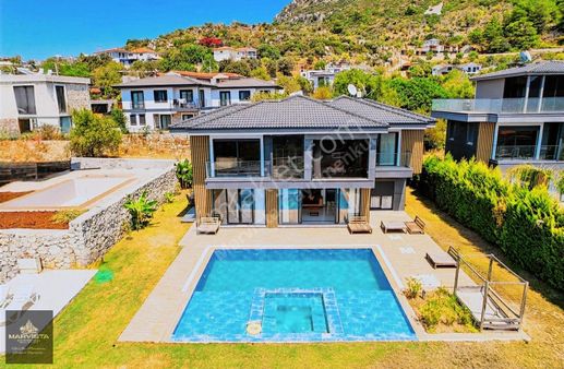 Marmaris Söğütte Muhteşem Deniz Manzaralı Lüks Tripleks Villa