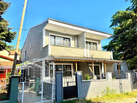 Sessiz Sokakta, Deniz Ve Yeşilliklerle İç İçe Satılık Yazlık