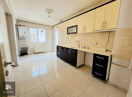 Uzman Gayrimenkul Den K.pürçek Mah 1.kat 4+1 Asansörlü Fırsat D