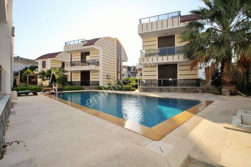 ⚡️acil Satılık⚡️plaja 250 Mt. 3+1 Triplex Tam Müstakil Villa Havuzlu Sitede⚡️