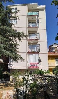 Uzman Emlak'tan 3+1 Cadde Manzaralı Ara Kat Konumunda Bakımlı Ferah Daire