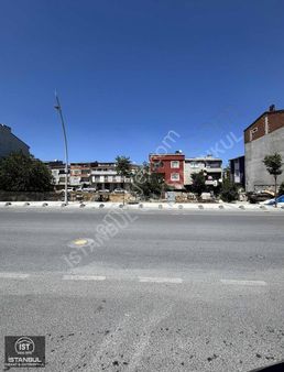 Arnavutköy'de Selçuklu Cad. Cephe 382 M2 İfrazlı Arsa