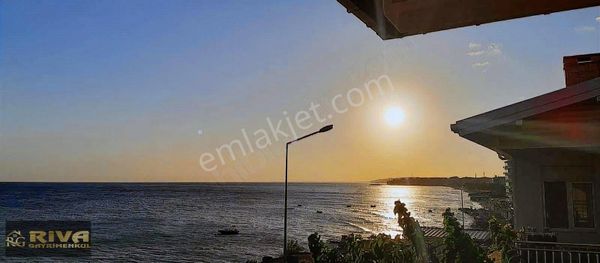 Denize Sıfır Konumda 3 Katlı Villa 5+1 Manzaralı