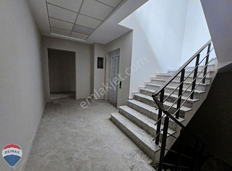 Şehrin Merkezinde Ayardem Plazada Kiralık 1+1